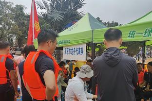 卢：小卡今日会进行一点点训练 不确定他是否会参与对抗训练